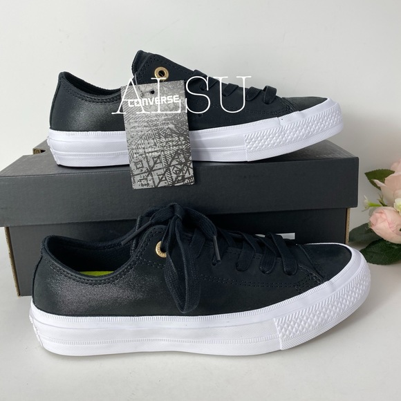 chuck taylor 2 black low top